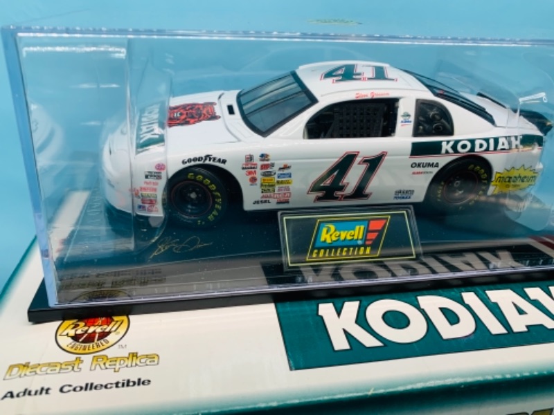 Photo 3 of 766685…Revell kodiak 1:24 scale die cast numbered stock car with coa and display case in original box 