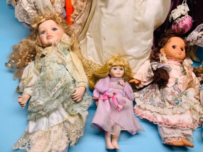 Photo 3 of 766694…7 vintage porcelain dolls