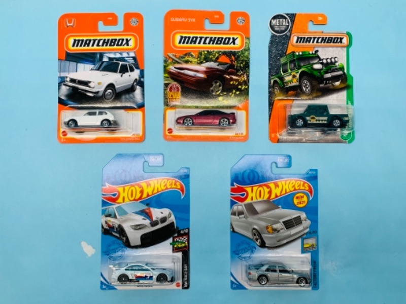 Photo 1 of 766699…5 matchbox and hot wheels cars in original packages 