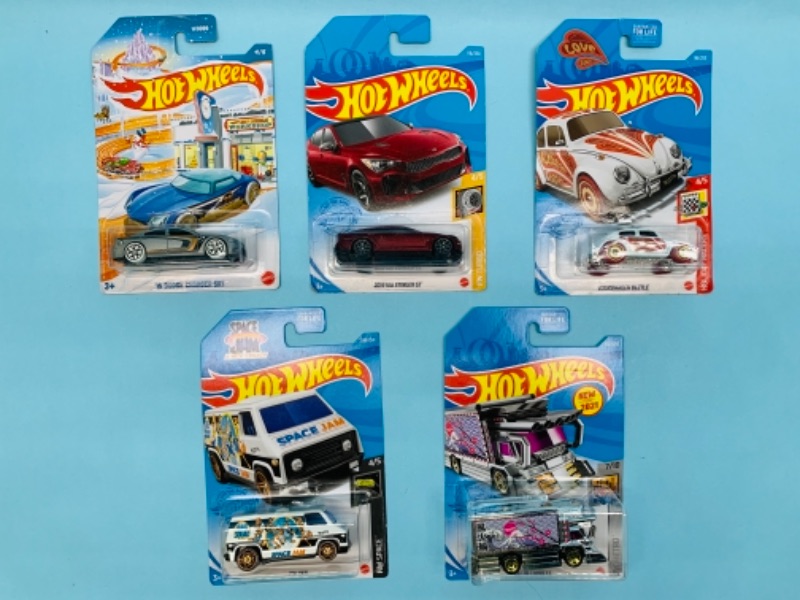 Photo 1 of 766877…5 hot wheels die cast cars in original packages 