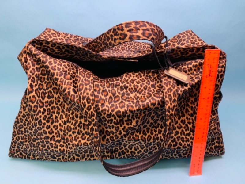 Photo 4 of 766889…xl leopard print carry bag/ tote 