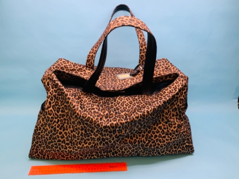 Photo 1 of 766889…xl leopard print carry bag/ tote 