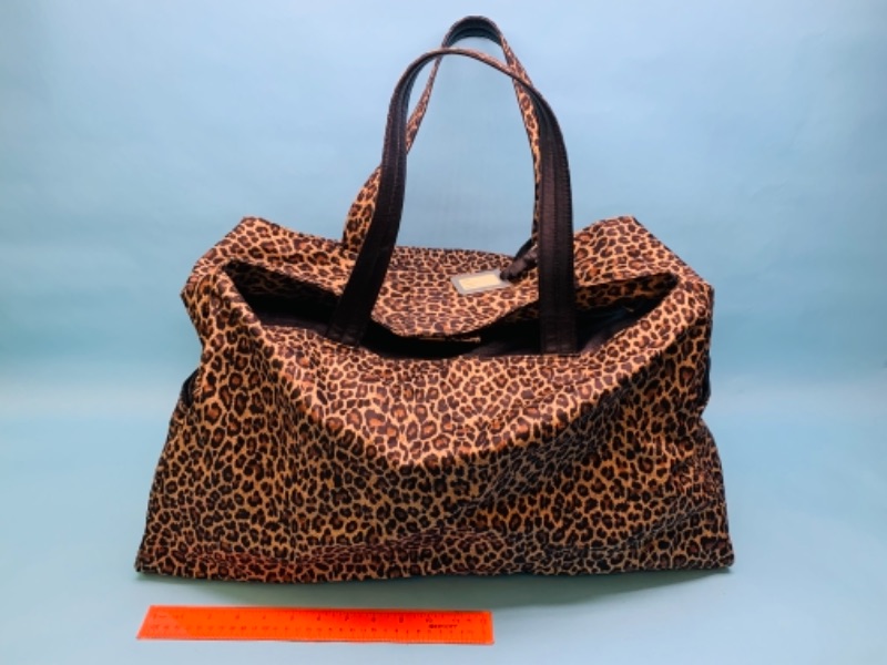 Photo 2 of 766889…xl leopard print carry bag/ tote 