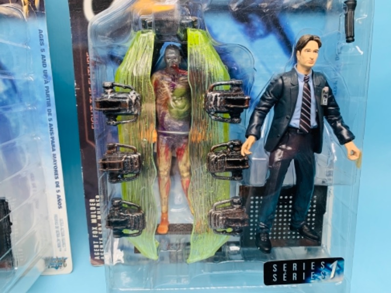Photo 2 of 766898… The X-Files Scully and Mulder figures in original packages