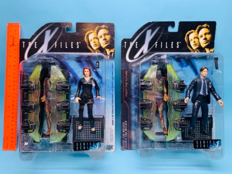 Photo 1 of 766898… The X-Files Scully and Mulder figures in original packages
