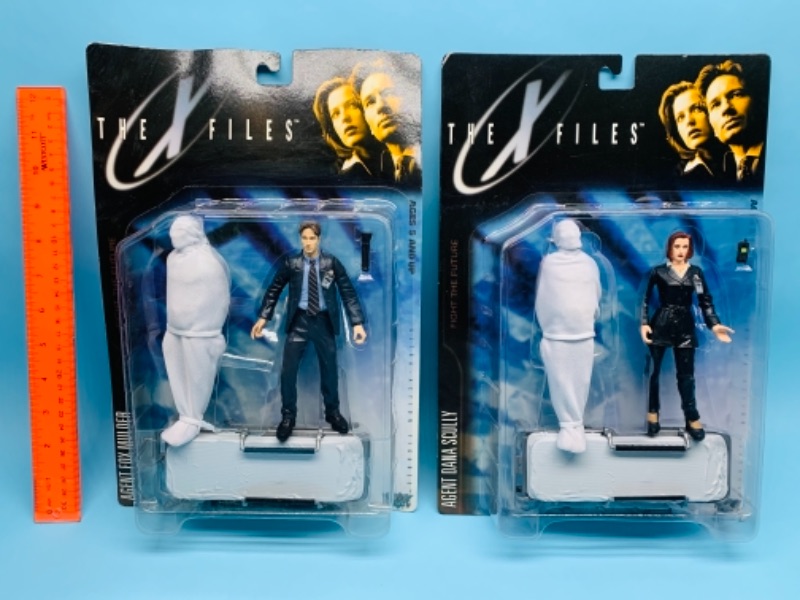 Photo 1 of 766899… The X-Files Scully and milder  figures in original packages