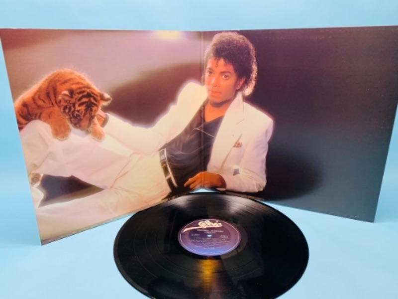 Photo 2 of 766985…1982 Michael Jackson thriller Vinyl great condition for age in plastic sleeve