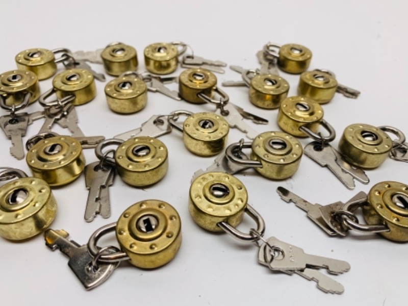 Photo 1 of 767074…20 mini luggage/diary locks with keys 