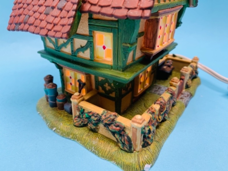 Photo 4 of 767192…dept 56 Dickens Village lighted porcelain hedgerow Garden cottage with box 