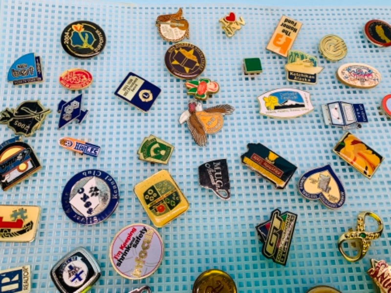 Photo 5 of 767234…75+ vintage pins