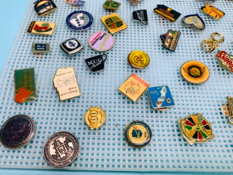 Photo 2 of 767234…75+ vintage pins