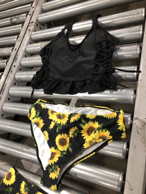 Photo 2 of 3 piece swim suit M