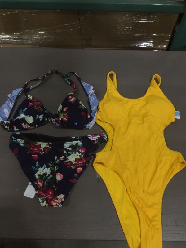 Photo 1 of (2 pack) Cupshe womens bikini's (M)