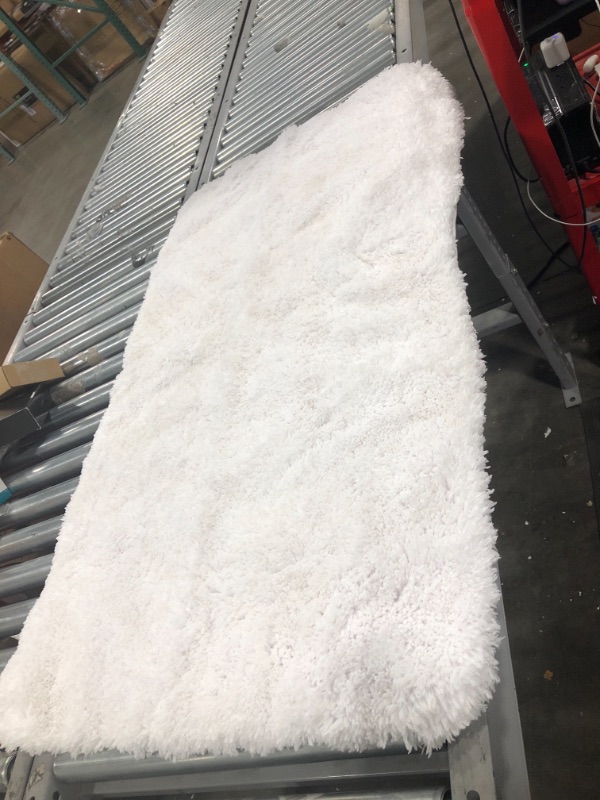 Photo 1 of 47x28 white bath mat