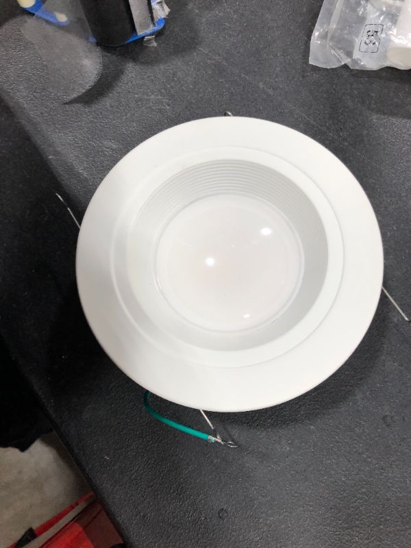 Photo 3 of Halo RL56069S1EWHR Rl56 Retrofit Downlight, 8 W, 120 V, Led Lamp, Metal, Matte White Baffle
