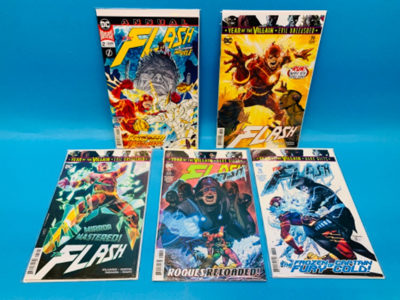 Photo 1 of 776115…5 flash comics in plastic sleeves 