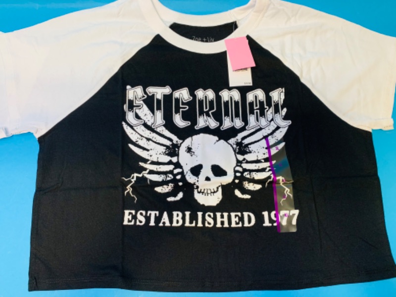 Photo 2 of 776418… 2 ladies crop shirts size xl