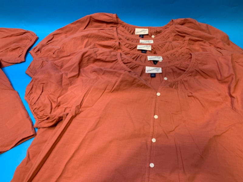 Photo 1 of 776484… 6 rust short sleeve ladies shirts size m