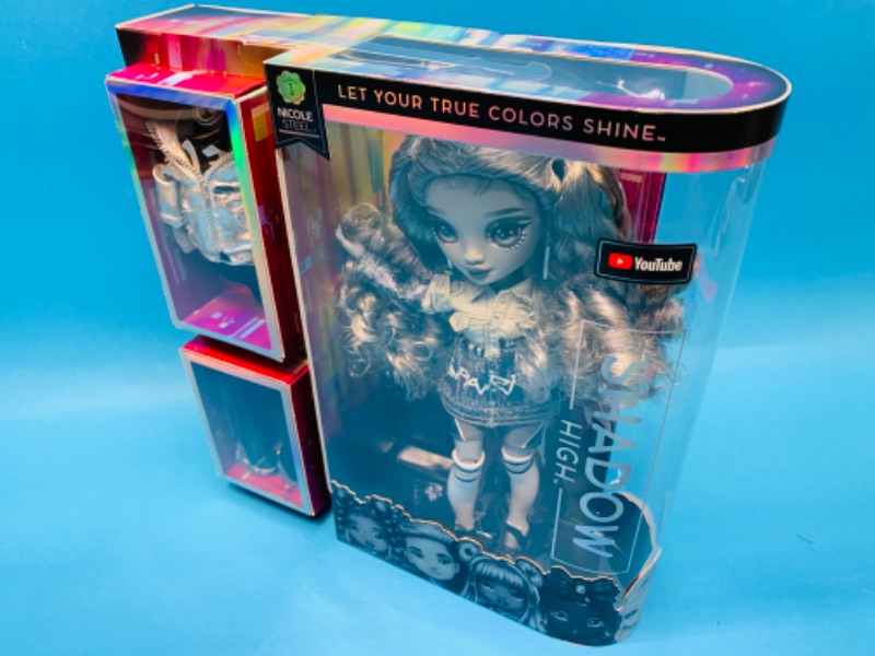 Photo 1 of 776563… shadow high Nicole Steel doll with outfits 