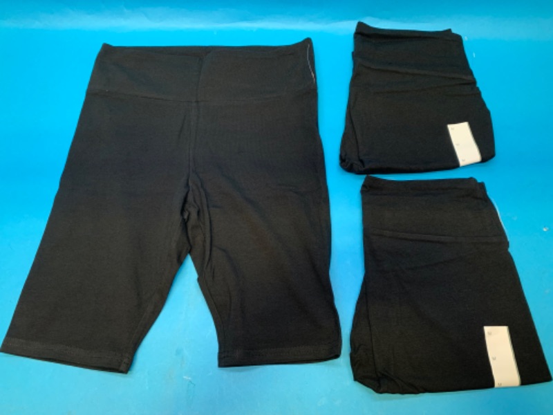 Photo 1 of 777058… 3 pairs of size medium workout shorts 