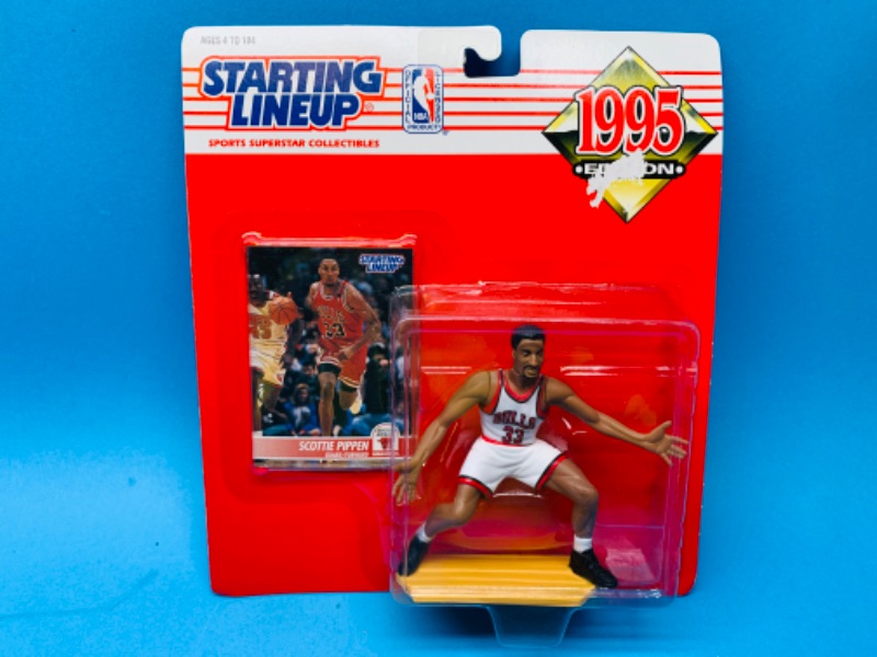Photo 1 of 777216…starting line up  1995 scottie Pippen figure