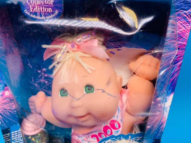 Photo 4 of 777339… vintage cabbage patch kids millennium celebration doll - collector edition - dent in front plastic 