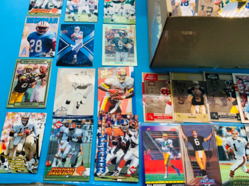 Photo 8 of 777455…700+ misc football trading cards in box