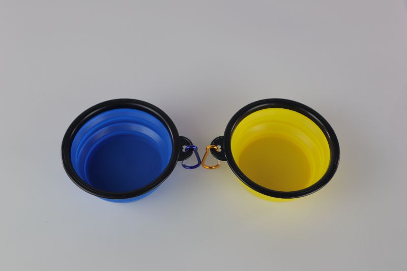 Photo 2 of 2 PACK COLLAPSIBLE SILICONE WATER OR FOOD BOWLS FOR ANIMALS 1 YELLOW 1 BLUE BOTH HAVE A CLIP FOR COMPACT CARY NEW $15.99