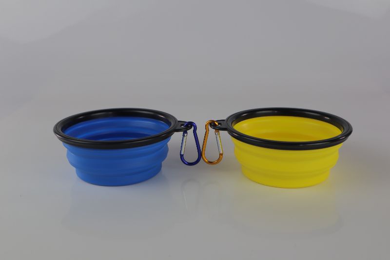 Photo 1 of 2 PACK COLLAPSIBLE SILICONE WATER OR FOOD BOWLS FOR ANIMALS 1 YELLOW 1 BLUE BOTH HAVE A CLIP FOR COMPACT CARY NEW $15.99