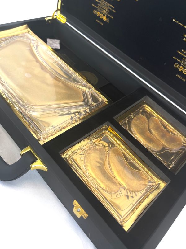 Photo 2 of 24K NECK AND EYE MASK SUITCASE THE 24K NECK AND EYE MASKS WILL ACTIVATE THE BASAL CELLS OF THE SKIN INCREASING THE ELASTICITY OF THE SKIN REDUCING CROWS FEET FINE LINES BLEMISHES AND DARK CIRCLES 12 NECK MASKS AND 6 SETS OF EYE MASKS NEW IN SUITCASE
$5000
