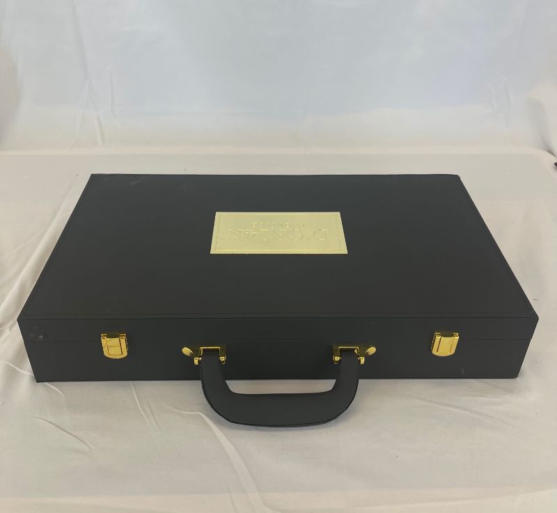 Photo 3 of 24K NECK AND EYE MASK SUITCASE THE 24K NECK AND EYE MASKS WILL ACTIVATE THE BASAL CELLS OF THE SKIN INCREASING THE ELASTICITY OF THE SKIN REDUCING CROWS FEET FINE LINES BLEMISHES AND DARK CIRCLES 12 NECK MASKS AND 6 SETS OF EYE MASKS NEW IN SUITCASE
$5000
