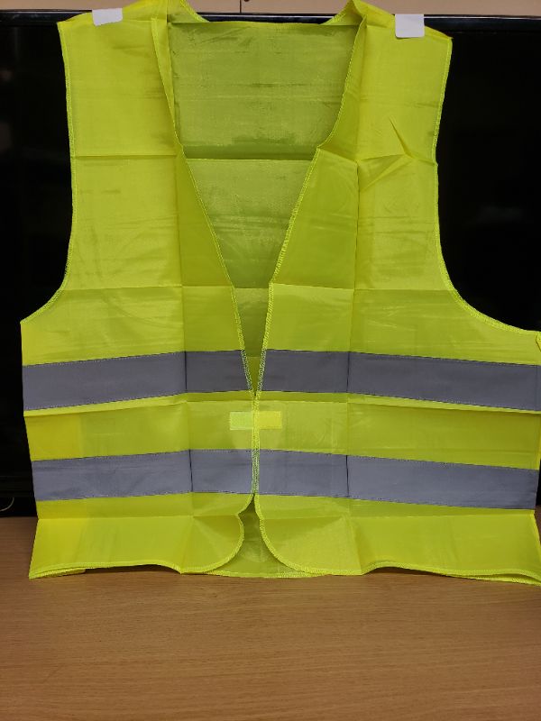 Photo 2 of Life hammer safety vests ultra flat fluorine yellow 4 pieces