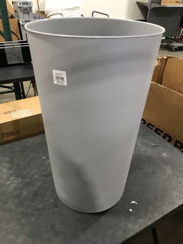 Photo 1 of 16.5 Gal Can, Grey & plastic
