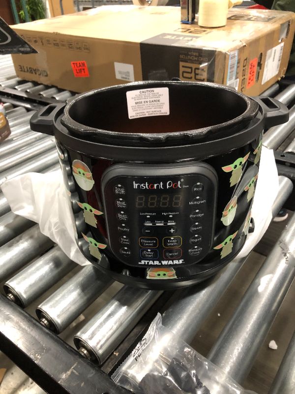 Photo 1 of Instant Pot Star Wars 6Qt Duo Little Bounty, black
