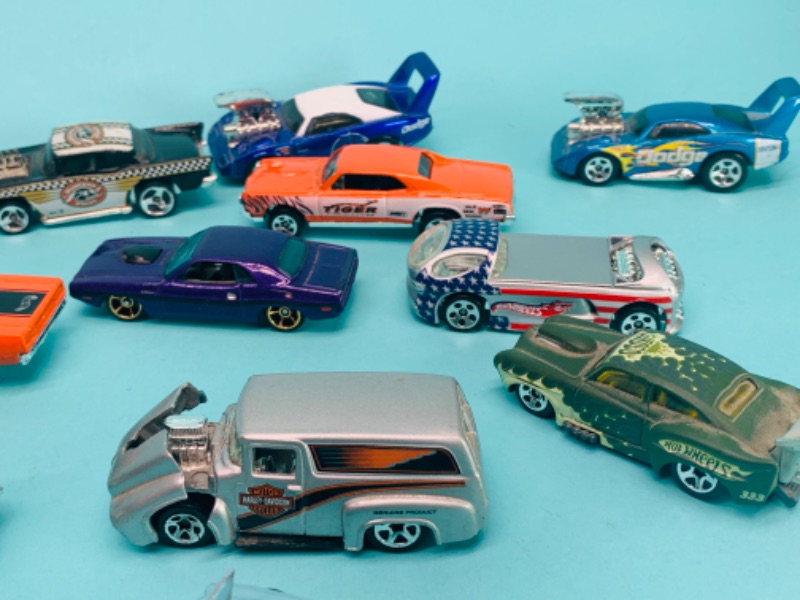 Photo 3 of 802522…14 hot wheels die cast cars