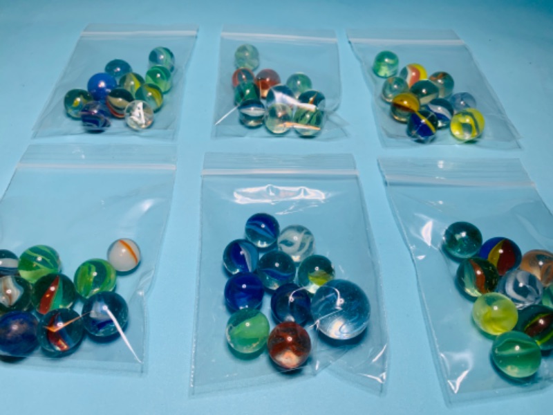 Photo 1 of 802550…60 vintage marbles mostly cats-eyes 