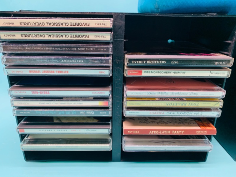 Photo 2 of 802609…60 music cd’s in three organizers 