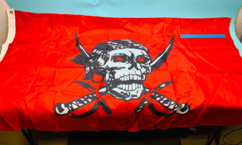 Photo 1 of 802634…large 5 x 3 foot pirate flag 