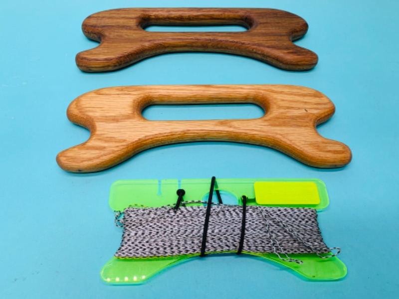 Photo 1 of 802640…2 wood and 1 plastic kite winders