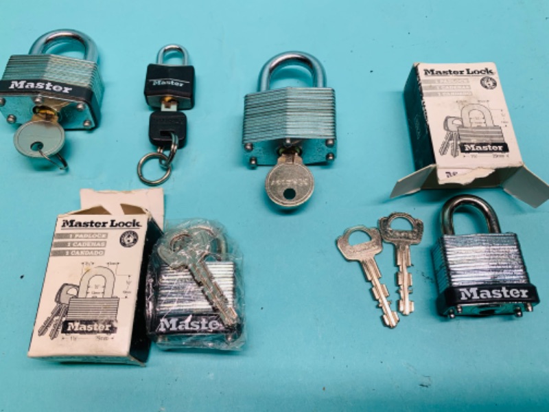 Photo 1 of 802753…5 master locks with keys