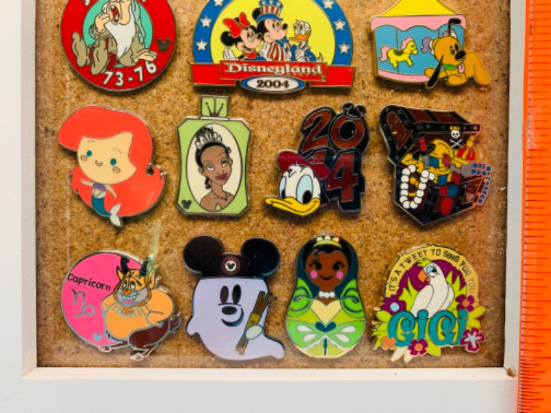 Photo 3 of 802824…19 Disney pins in frame 