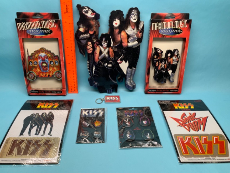 Photo 3 of 802963…kiss pins, magnets, keychain and more