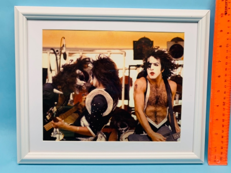 Photo 1 of 802990…framed kiss picture 