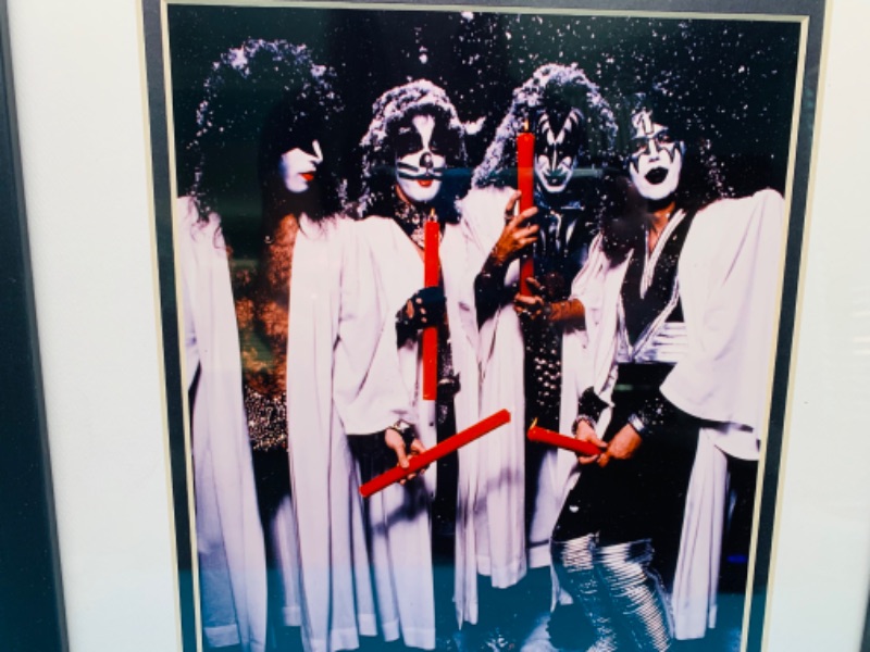 Photo 2 of 802991…framed kiss picture 