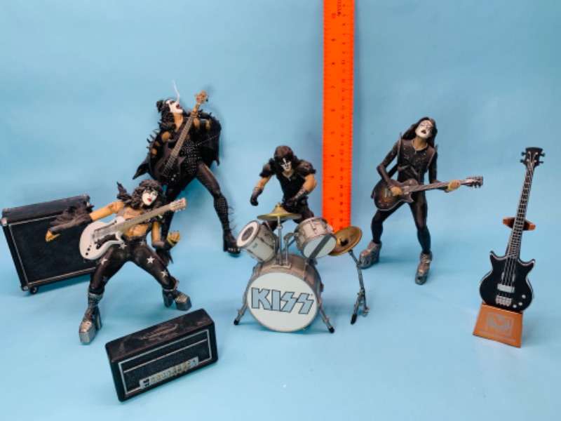 Photo 1 of 802996…kiss figures 