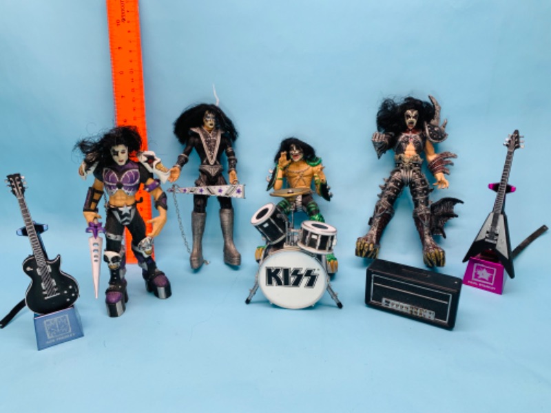 Photo 1 of 802998…kiss figures 