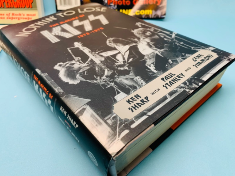 Photo 2 of 803015…kiss novels and magazine 