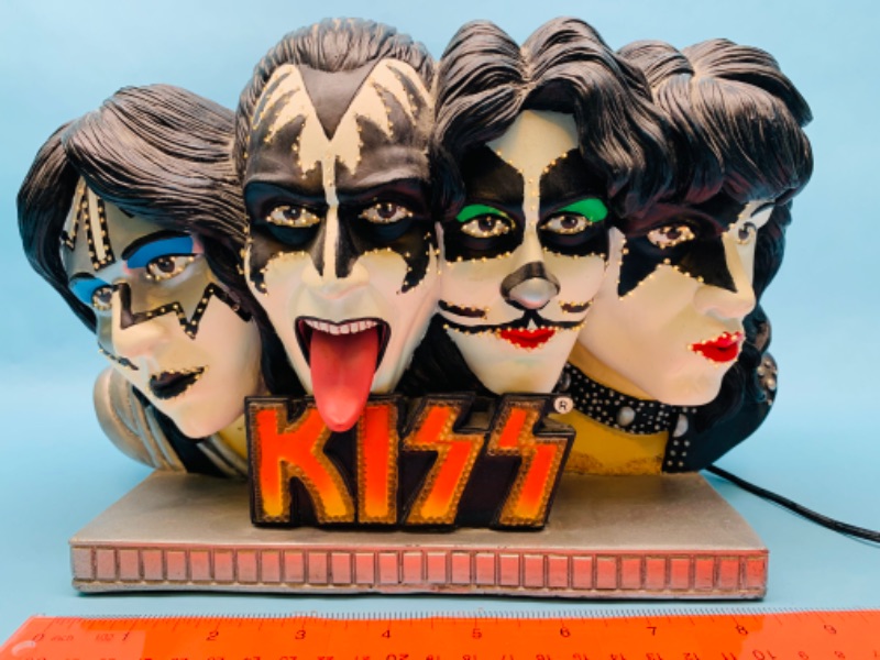 Photo 1 of 803020…light up kiss collectible 12 x 7 inch