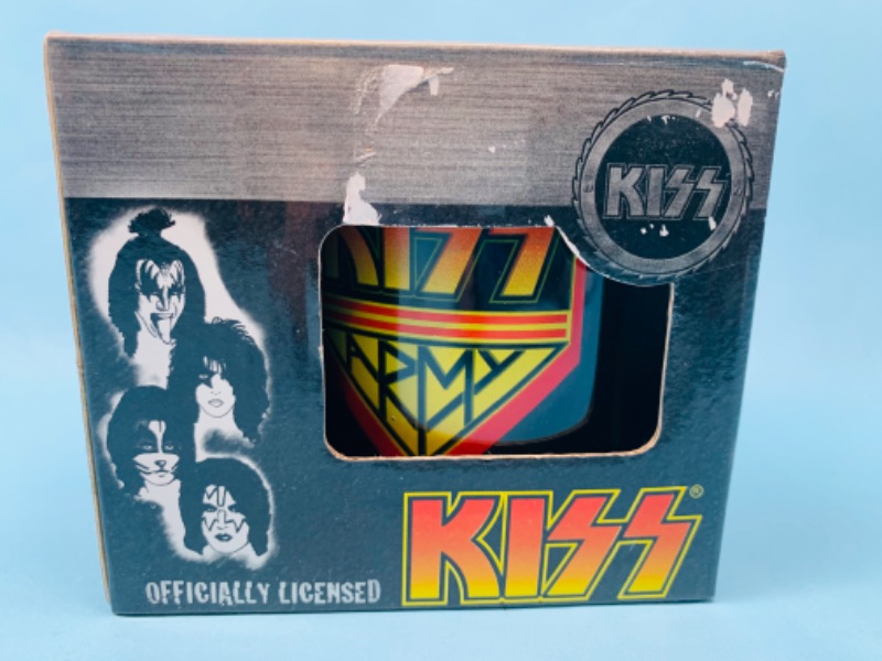 Photo 2 of 803185…kiss officially licensed mug in box 