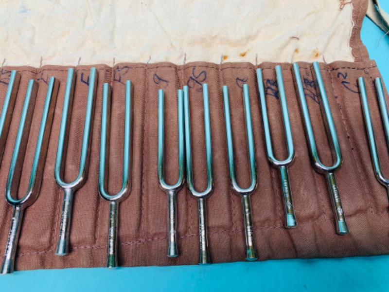 Photo 4 of 803193…vintage piano tuning forks n pouch